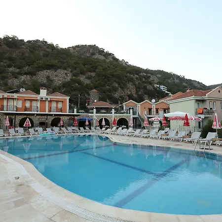 塔楼酒店 3* 厄吕代尼兹